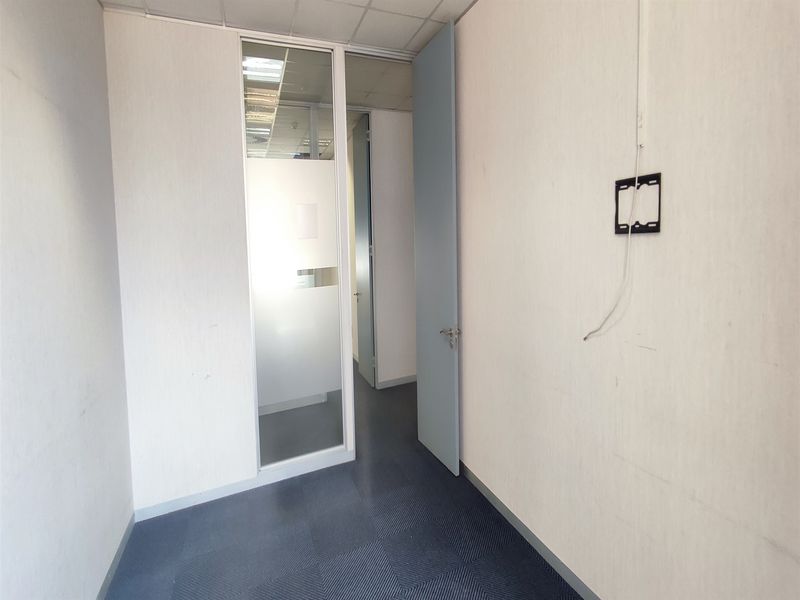 Offices to let in Rosebank - Photo 9