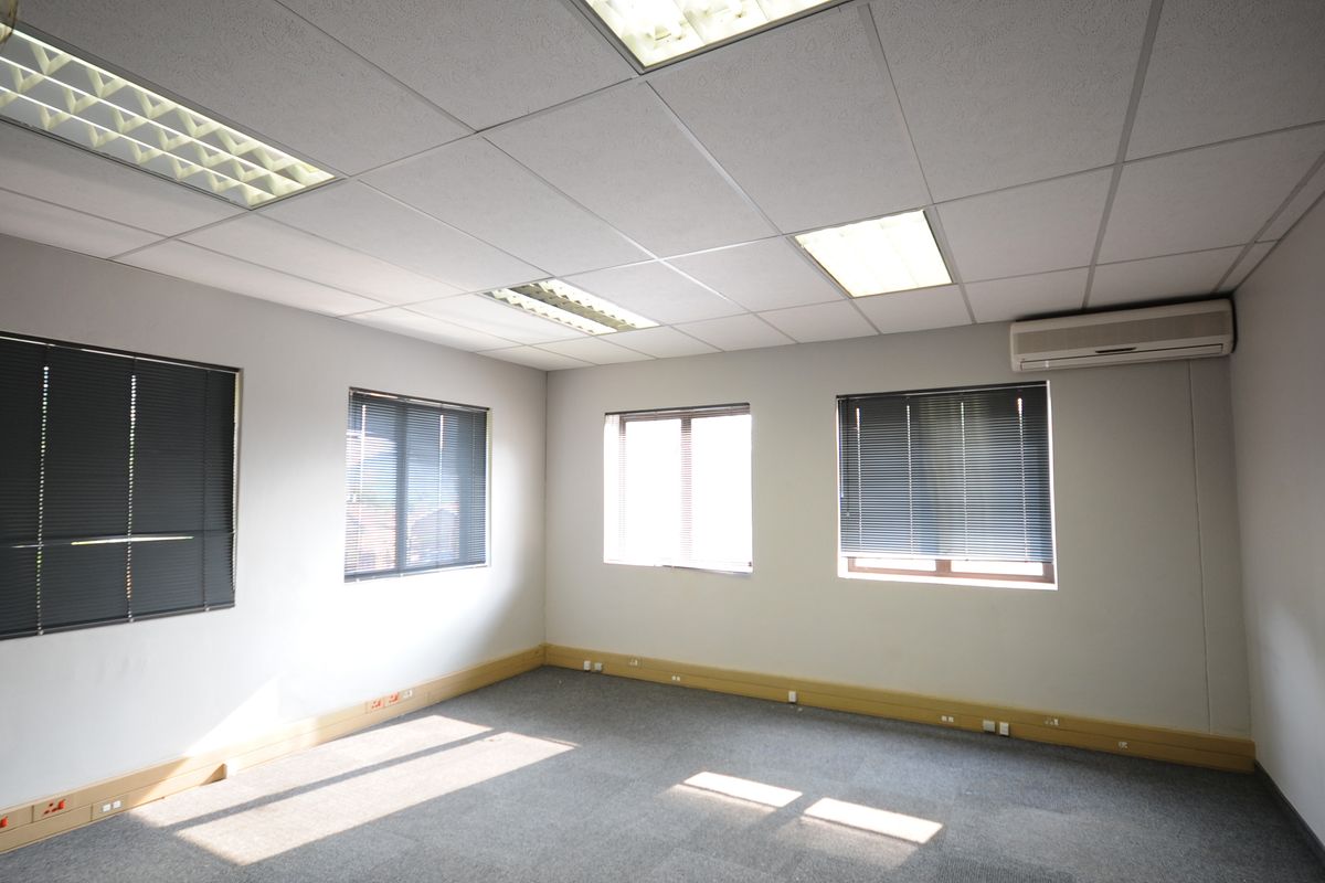 Versatile office space to rent in Centurion - Photo 4