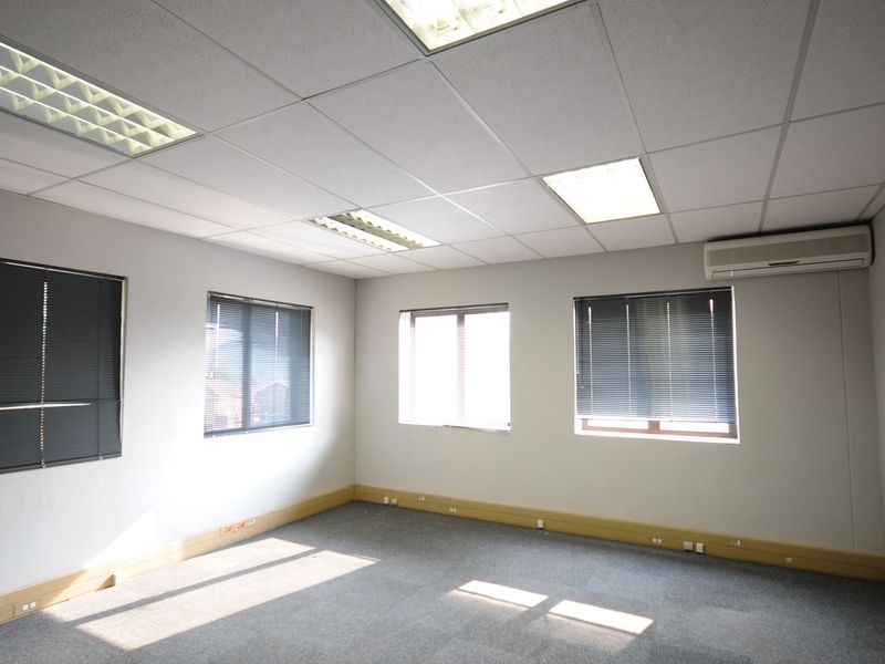 Versatile office space to rent in Centurion - Photo 4