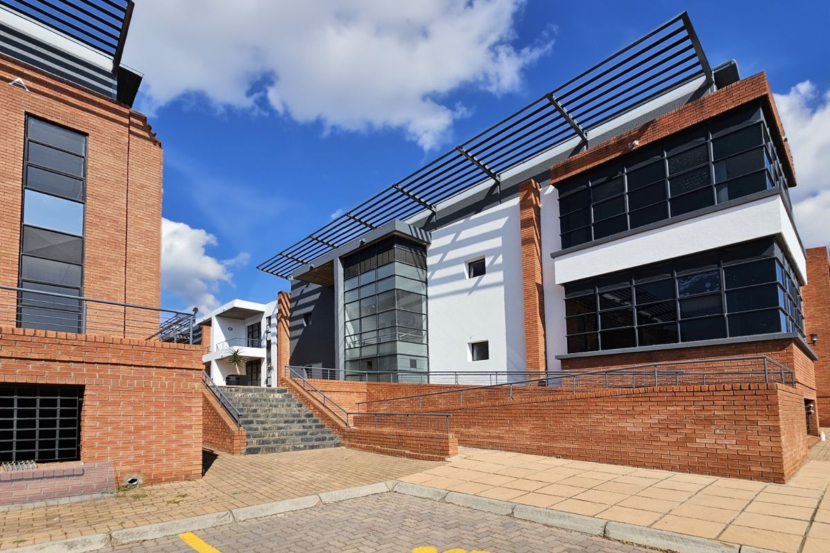 Versatile office space to rent in Centurion - Photo 2