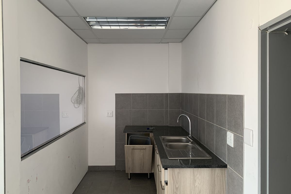 Warehouse to let in Longlake - Photo 5