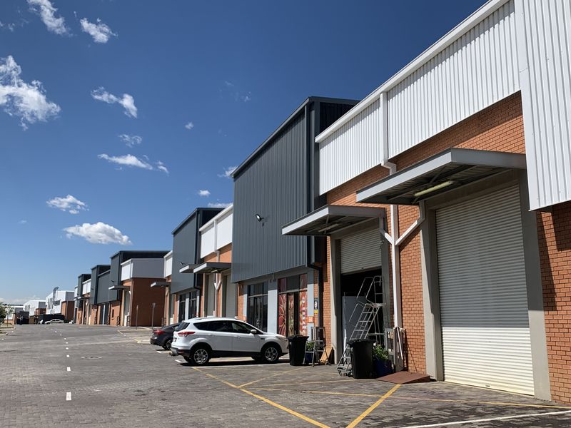 Warehouse to let in Longlake - Photo 2