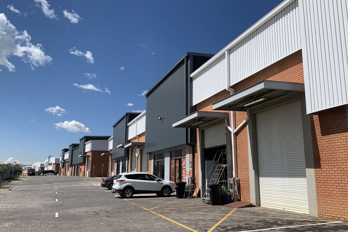 Warehouse to let in Longlake - Photo 2