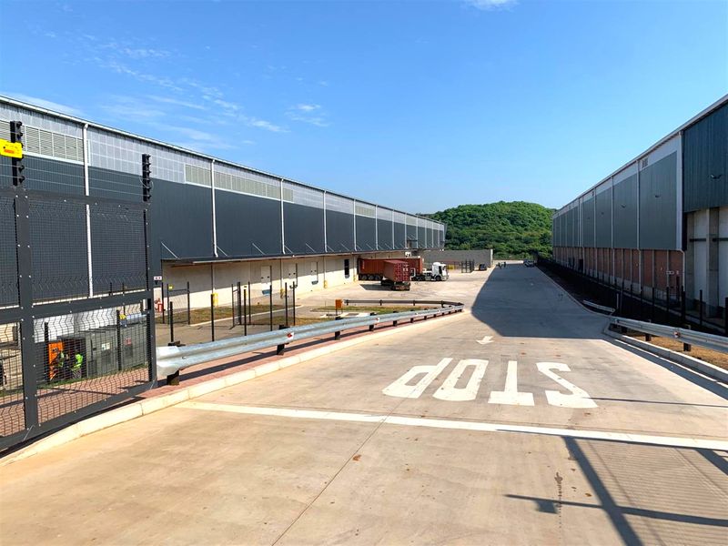 Industrial warehouse to let in The Brickworks - 3,495m2 - Photo 10