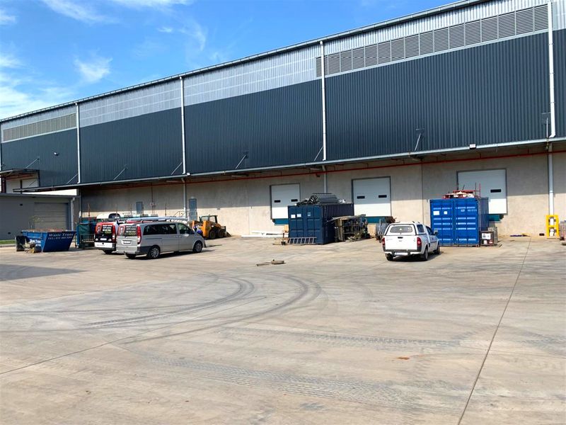 Industrial warehouse to let in The Brickworks - 3,495m2 - Photo 7