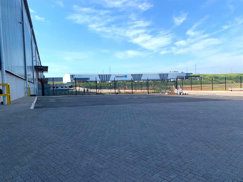 Industrial warehouse to let in The Brickworks - 3,495m2 - Photo 9