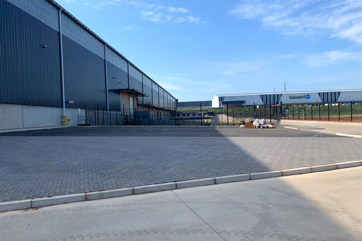 Industrial warehouse to let in The Brickworks - 3,495m2 - Photo 4