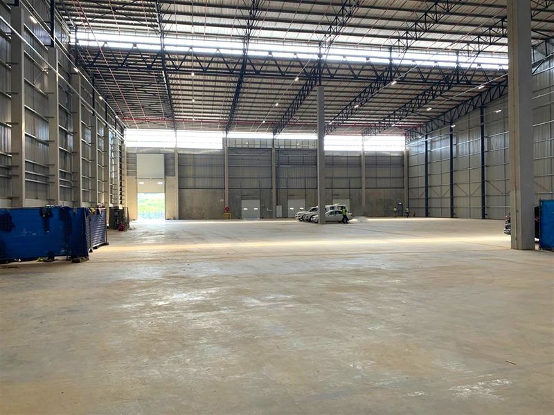 Industrial warehouse to let in The Brickworks - 3,495m2 - Photo 2