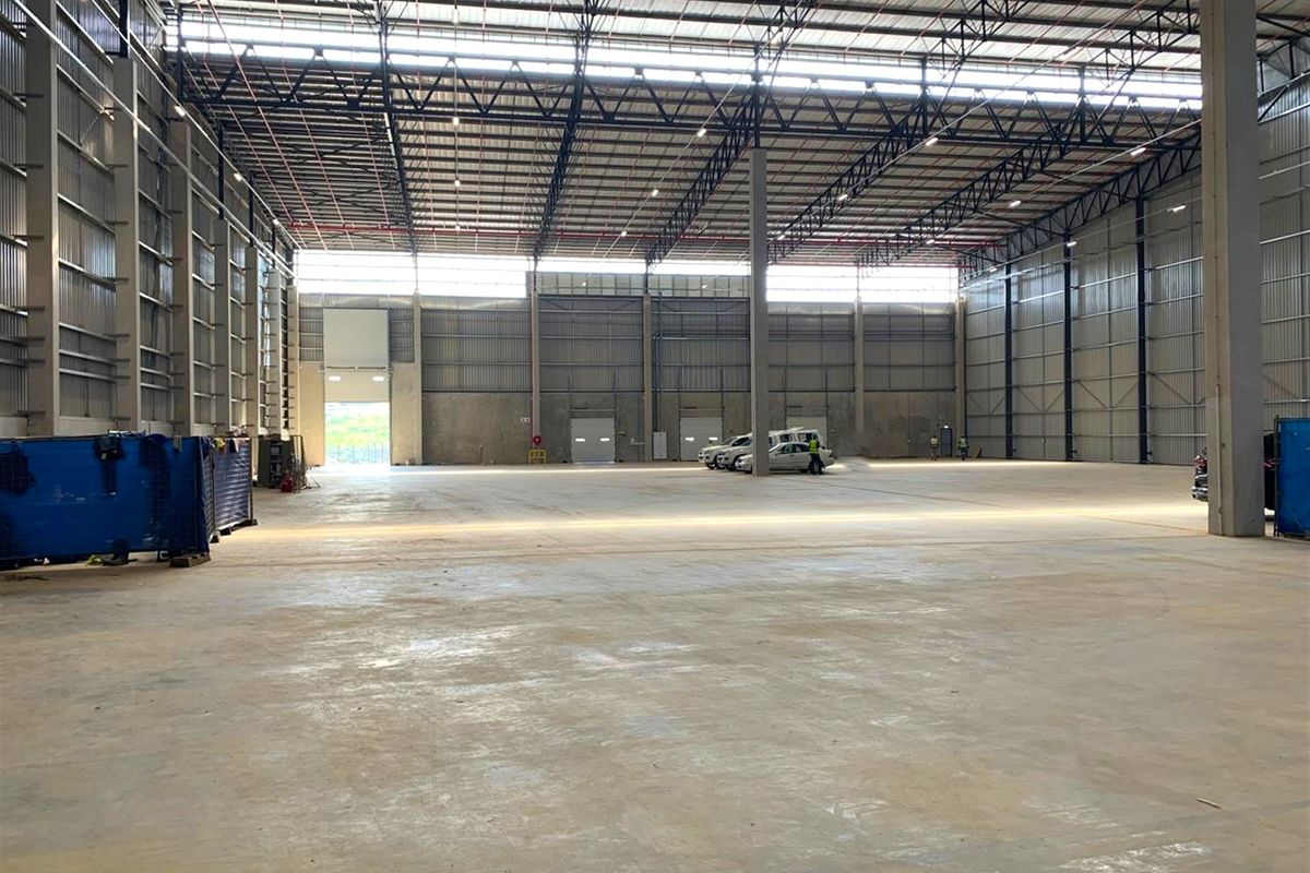 Industrial warehouse to let in The Brickworks - 3,495m2 - Photo 2