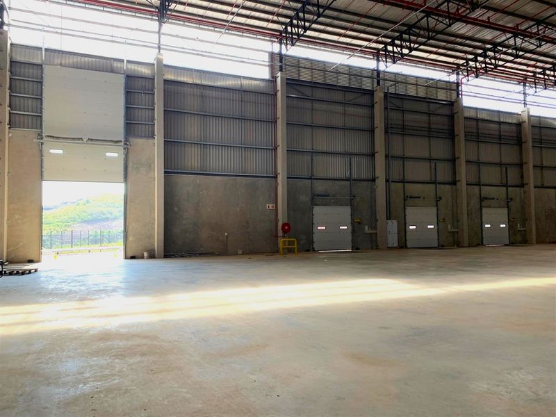 Industrial warehouse to let in The Brickworks - 3,495m2 - Photo 3