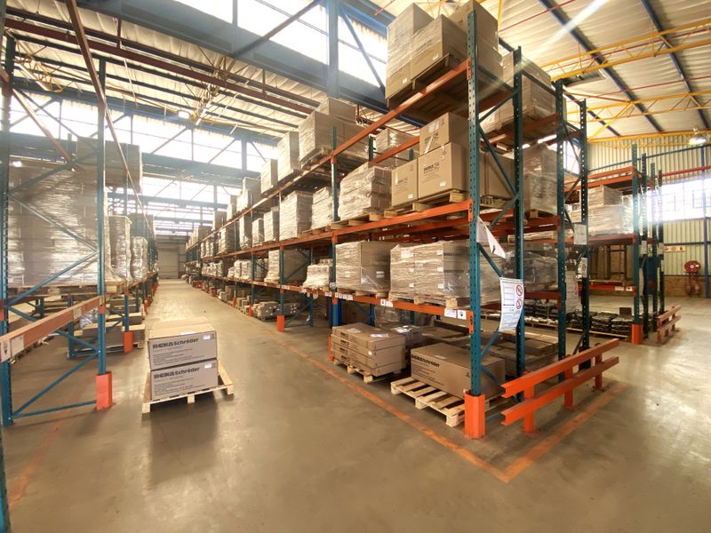 Spacious no loadshedding Warehouse for Lease in Clayville - Photo 10