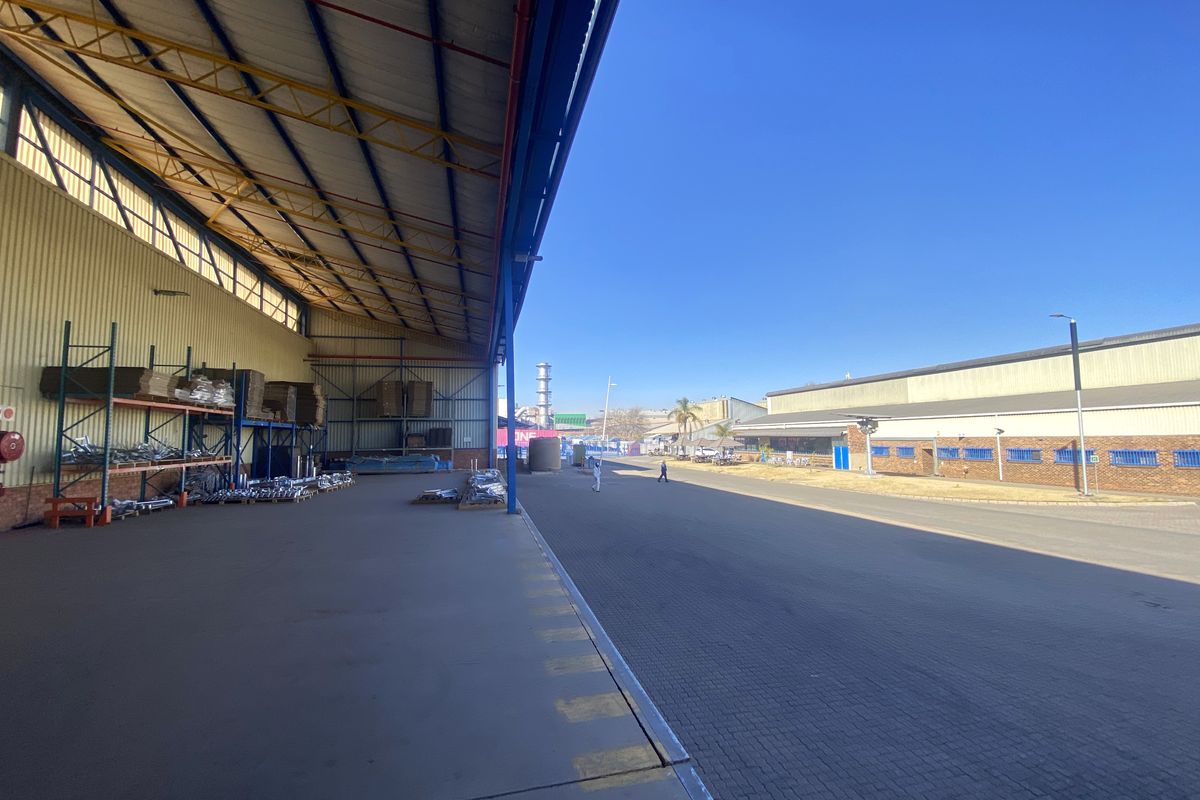 Spacious no loadshedding Warehouse for Lease in Clayville - Photo 3