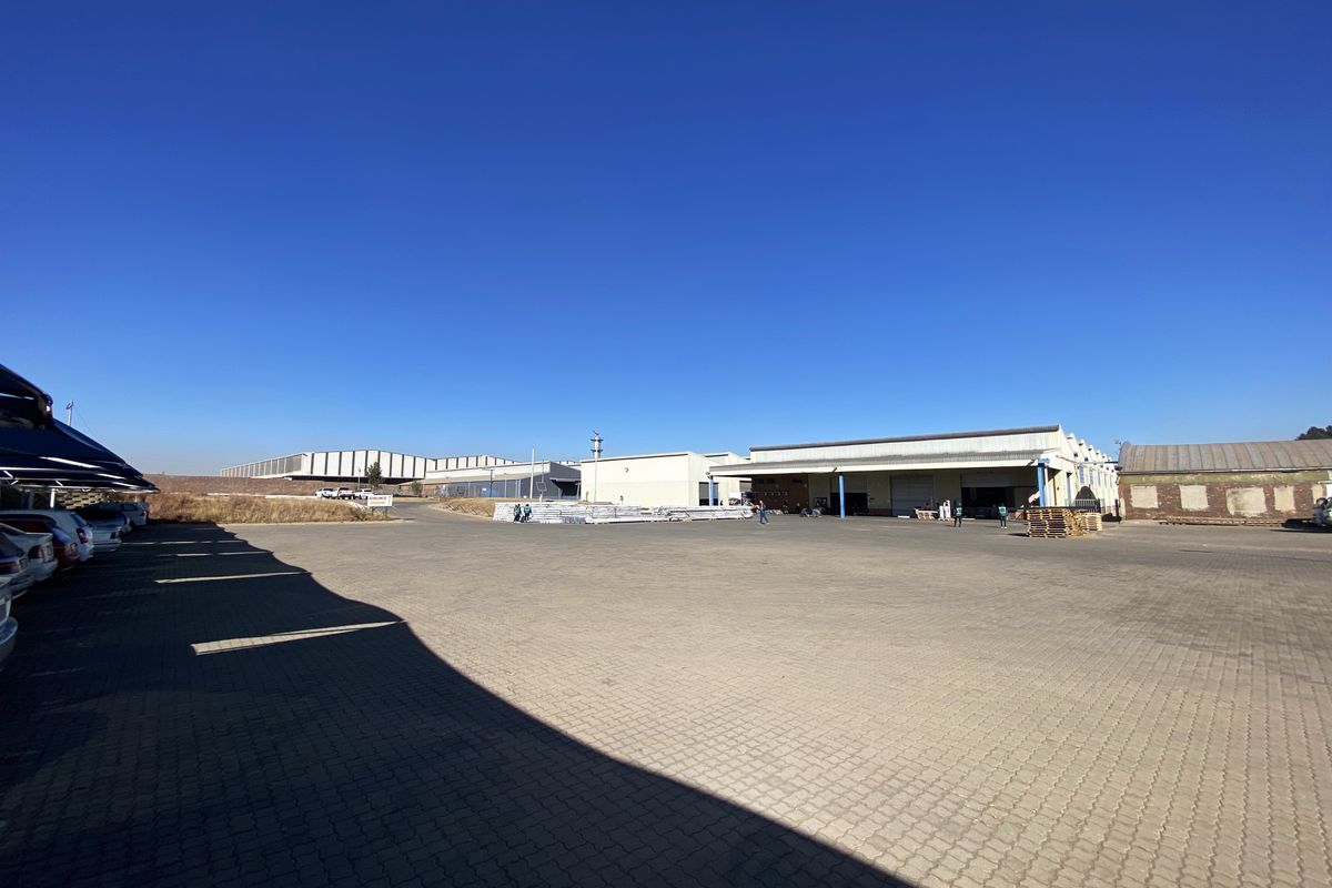Spacious no loadshedding Warehouse for Lease in Clayville - Photo 2