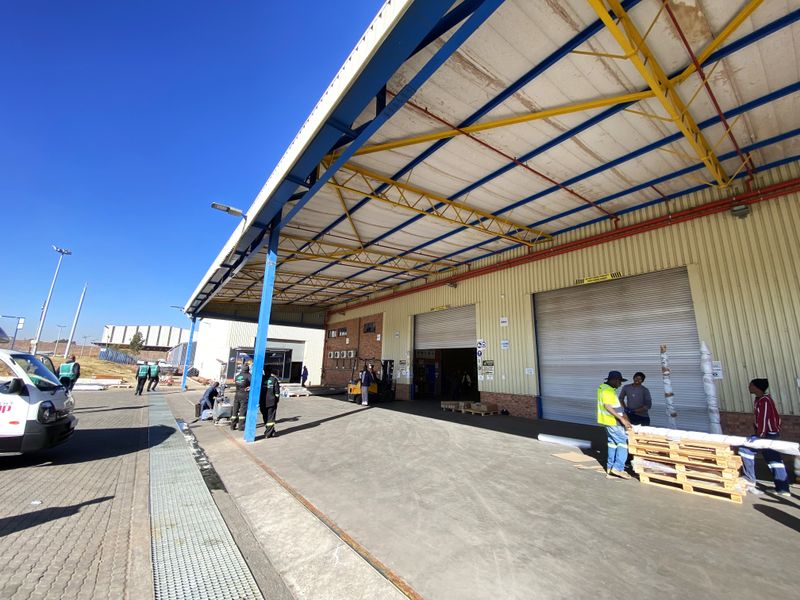 Spacious no loadshedding Warehouse for Lease in Clayville - Photo 4