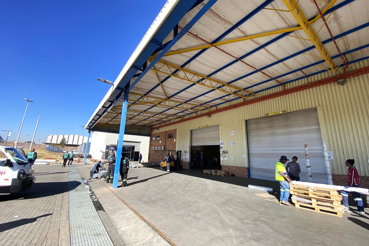 Spacious no loadshedding Warehouse for Lease in Clayville - Photo 4