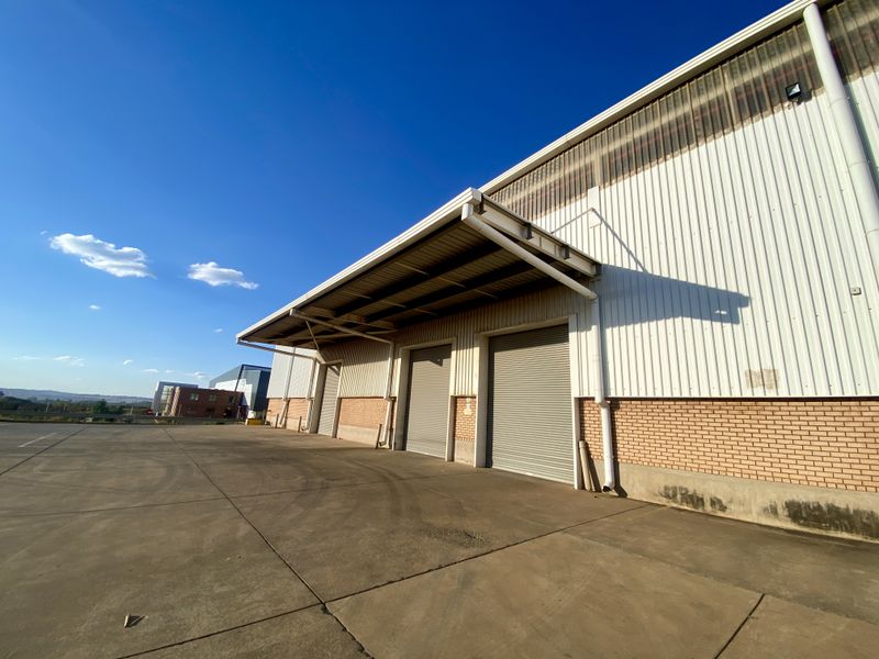 Brand-New AAA-Grade Warehouse to Let in Twenty One Industrial Estate - Photo 1
