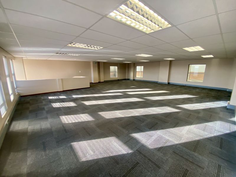 Brand-New AAA-Grade Warehouse to Let in Twenty One Industrial Estate - Photo 9