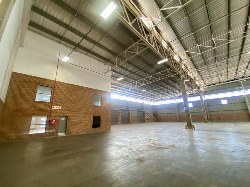 Brand-New AAA-Grade Warehouse to Let in Twenty One Industrial Estate - Photo 3