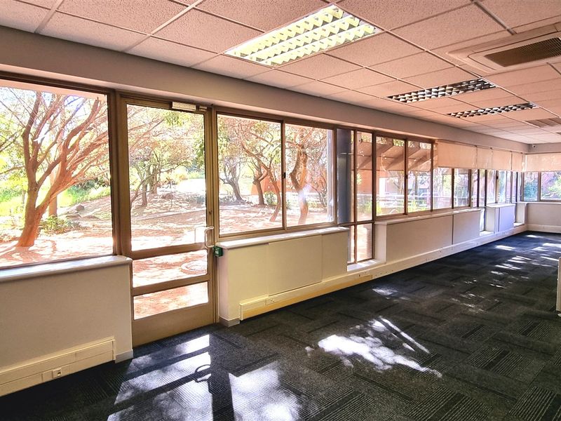 Office space to let on the Ground floor in The Woodlands Office Park - Photo 8
