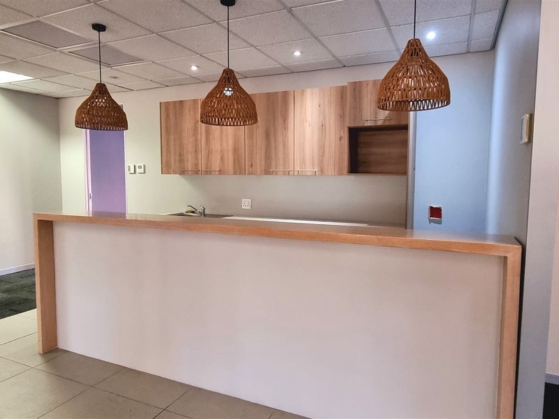 Office space to let on the Ground floor in The Woodlands Office Park - Photo 6
