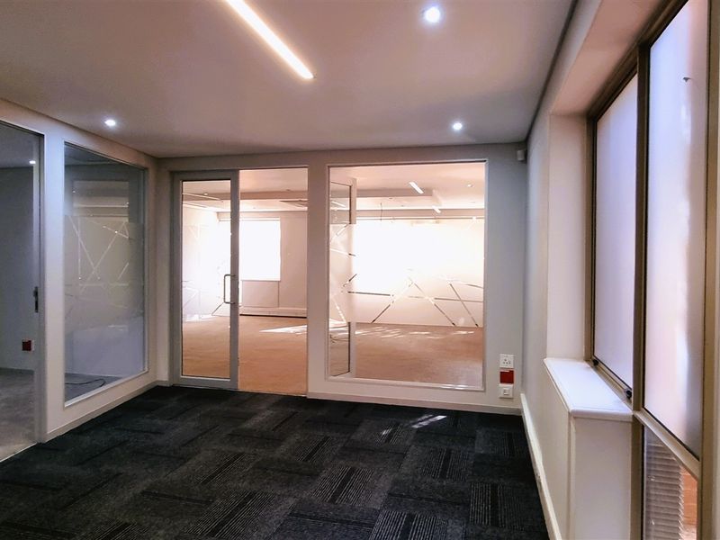 Office space to let on the Ground floor in The Woodlands Office Park - Photo 9