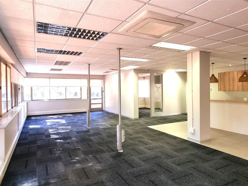Office space to let on the Ground floor in The Woodlands Office Park - Photo 5