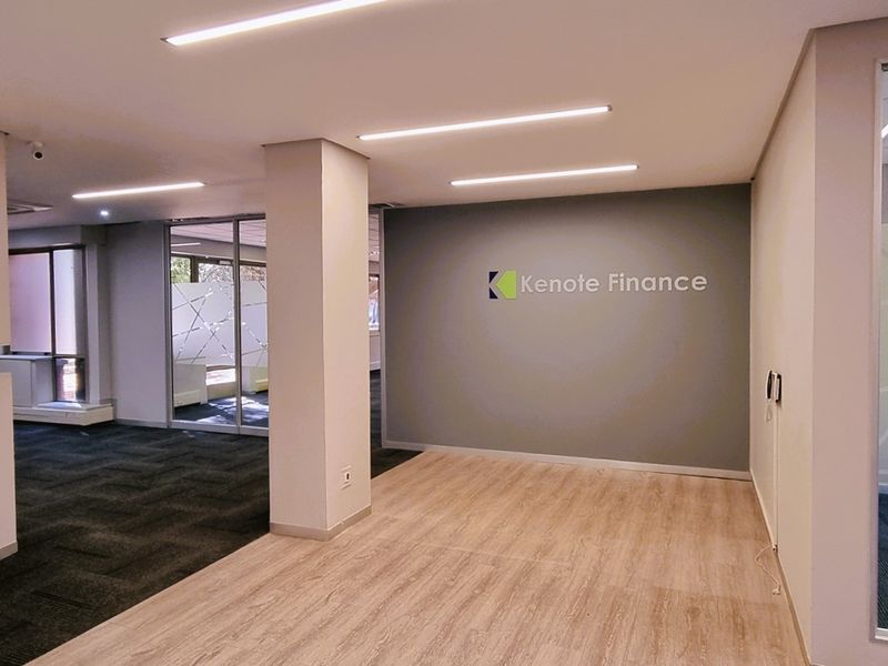 Office space to let on the Ground floor in The Woodlands Office Park - Photo 2