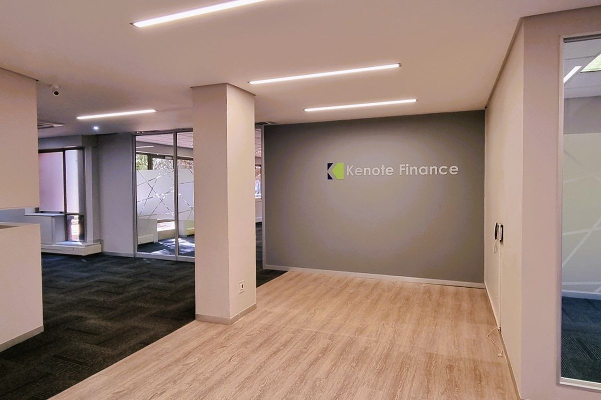 Office space to let on the Ground floor in The Woodlands Office Park - Photo 2