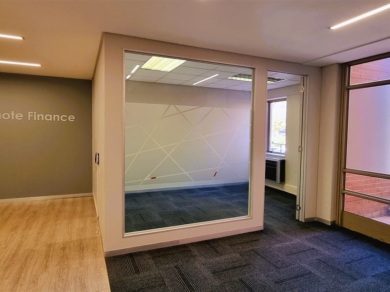 Office space to let on the Ground floor in The Woodlands Office Park - Photo 3