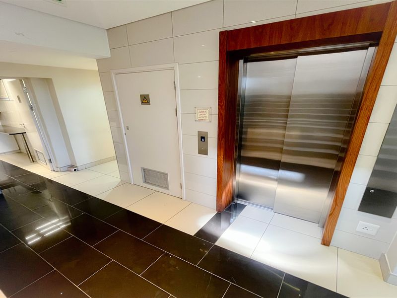 265m2 Premium Office Space in Houghton Estate – 39 West Street - Photo 10