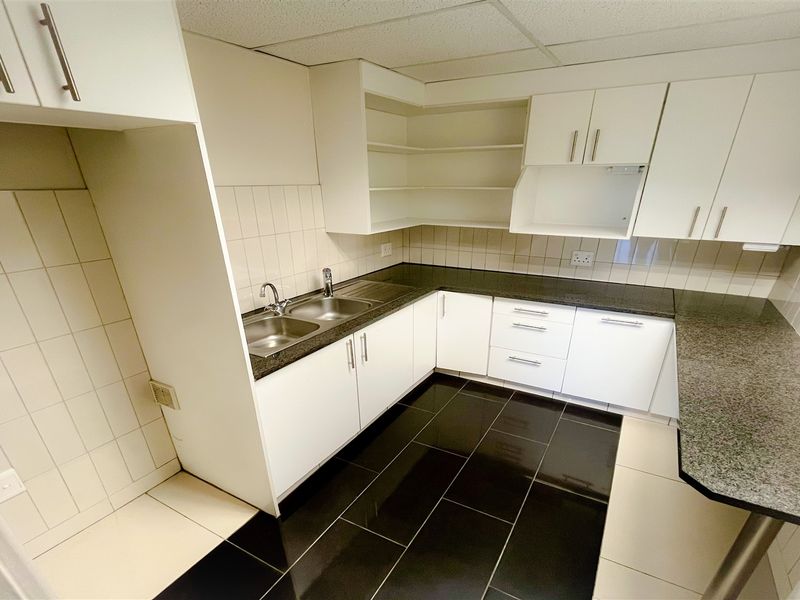 265m2 Premium Office Space in Houghton Estate – 39 West Street - Photo 8