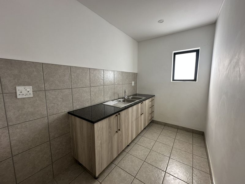 573m2 Warehouse to Let - just off R21, Kempton Park - DIRECT FROM LANDLORD! - Photo 8