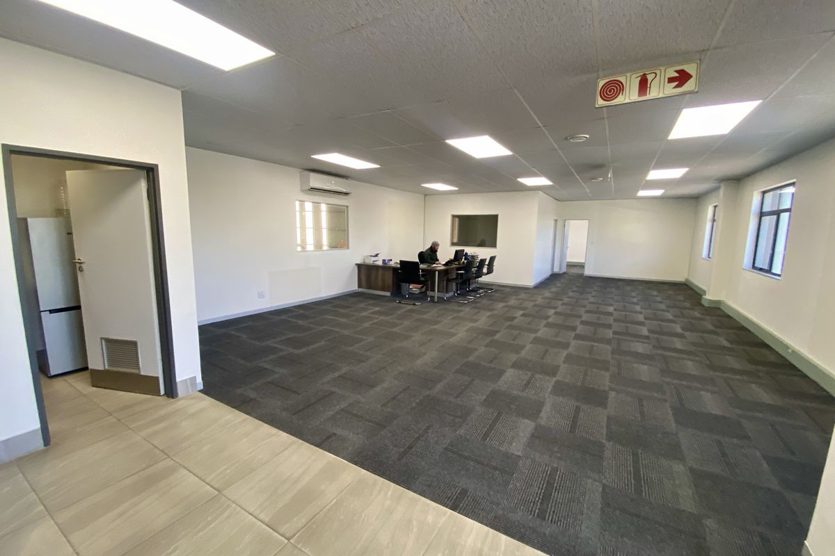 1396m2 Industrial Warehouse To Let in Randjespark - Photo 5