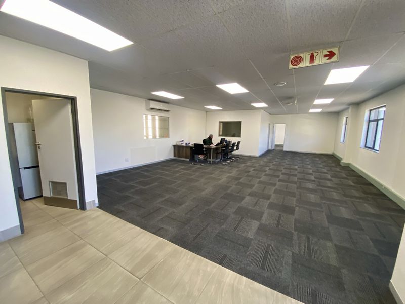 1396m2 Industrial Warehouse To Let in Randjespark - Photo 5