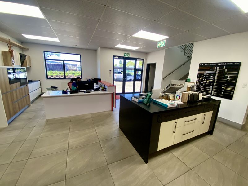 1396m2 Industrial Warehouse To Let in Randjespark - Photo 4