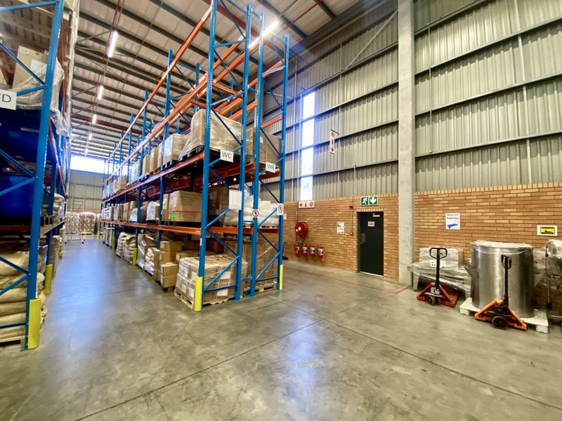 1,818m2 Industrial Warehouse To Let in Randjespark, Midrand - Photo 10