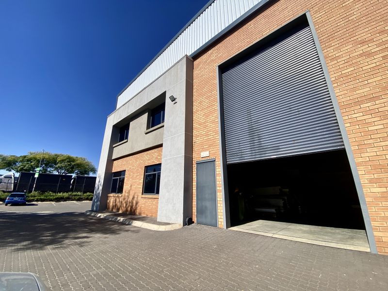 1,818m2 Industrial Warehouse To Let in Randjespark, Midrand - Photo 2