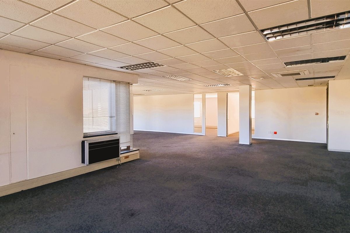 Office Space to let in The Woodlands Office Park - Photo 5