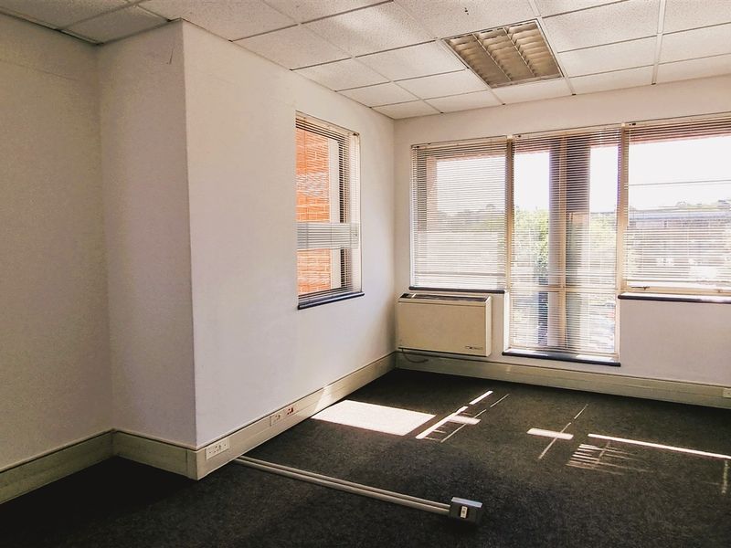 Office Space to let in The Woodlands Office Park - Photo 10