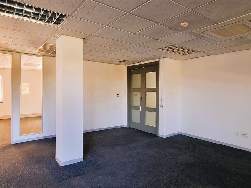 Office Space to let in The Woodlands Office Park - Photo 7