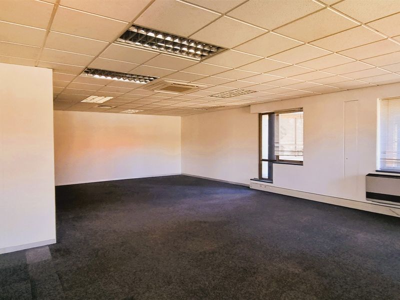 Office Space to let in The Woodlands Office Park - Photo 6