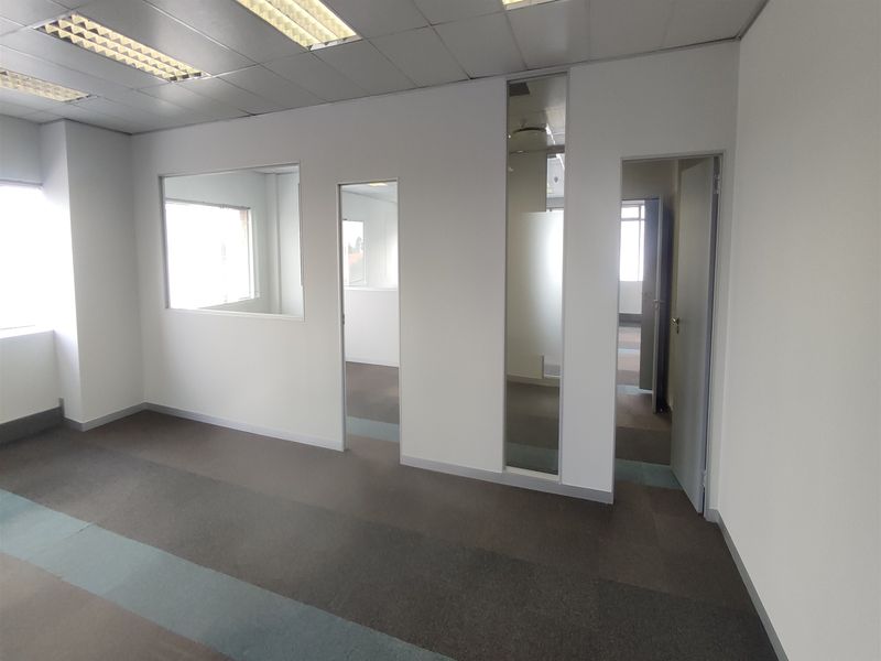 Offices to let in Illovo - Photo 6