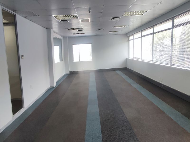 Offices to let in Illovo - Photo 5