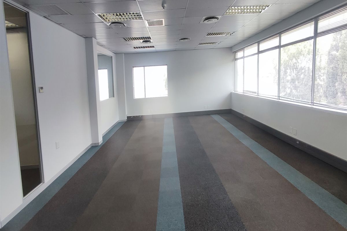 Offices to let in Illovo - Photo 5