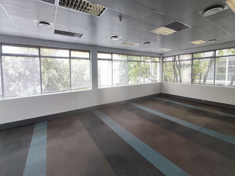 Offices to let in Illovo - Photo 4