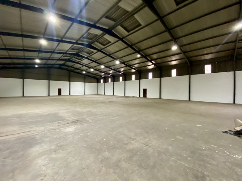 No loadsheading 2,476m2 dual-unit industrial property in Clayville Midrand - Photo 7