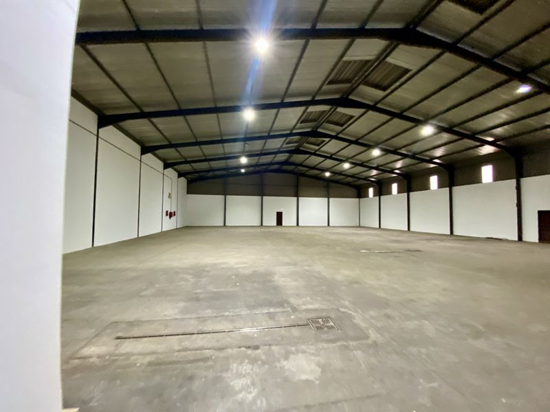 No loadsheading 2,476m2 dual-unit industrial property in Clayville Midrand - Photo 6