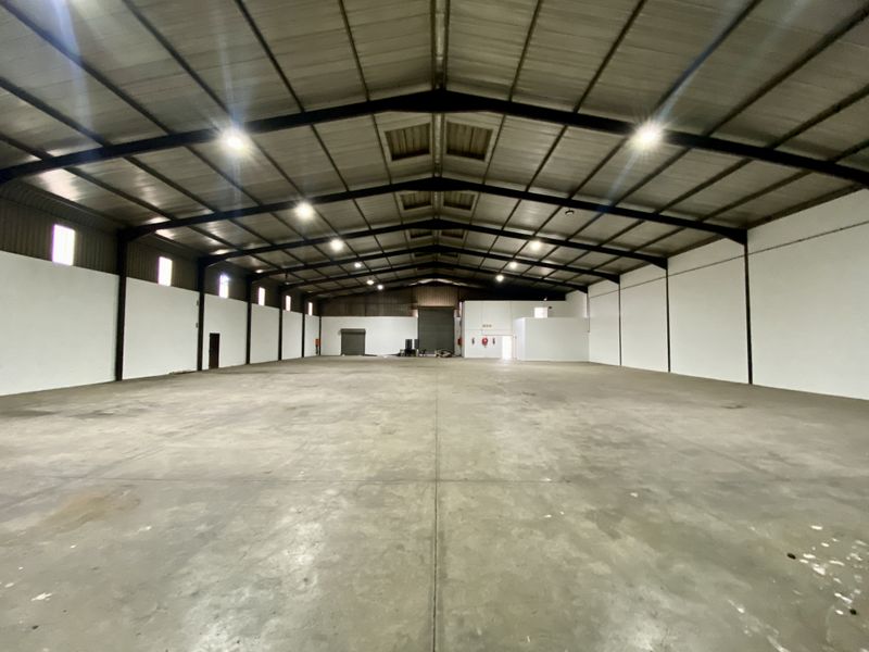 No loadsheading 2,476m2 dual-unit industrial property in Clayville Midrand - Photo 2