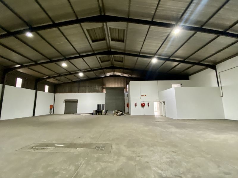 No loadsheading 2,476m2 dual-unit industrial property in Clayville Midrand - Photo 3