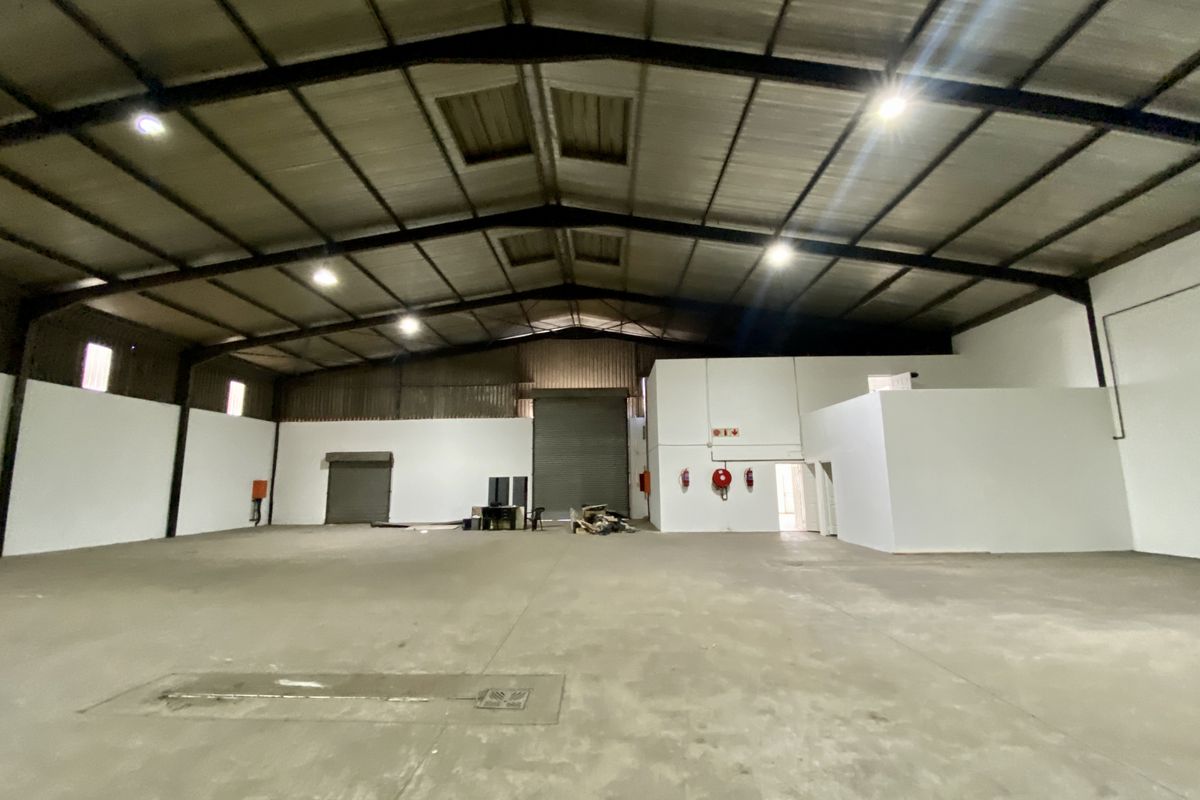 No loadsheading 2,476m2 dual-unit industrial property in Clayville Midrand - Photo 3